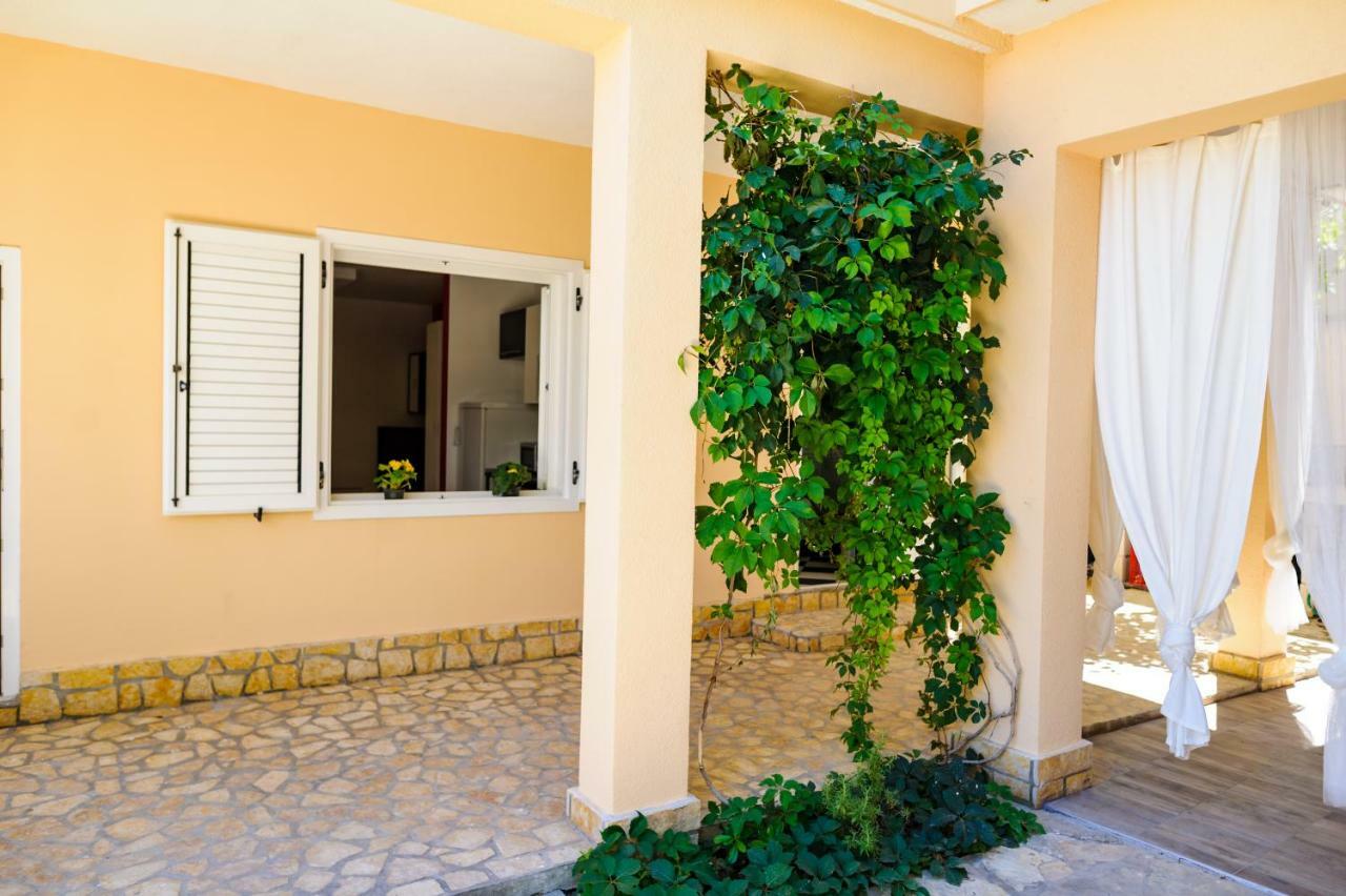 Apartments Lux Pag Pag Town Exterior photo